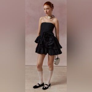 Kimchi Blue Illiana Strapless Rosette Mini Dress - size medium - NWOT - darling